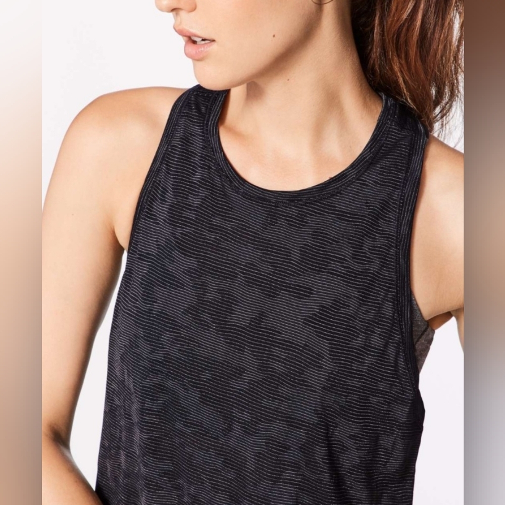 Lululemon | 'Miles Ahead' Tank in Black Camo, Size 2 - Picture 3 of 11